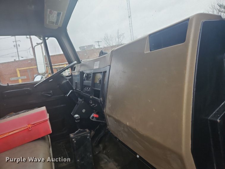 image for item OK9840 1993 International  4600 dump truck