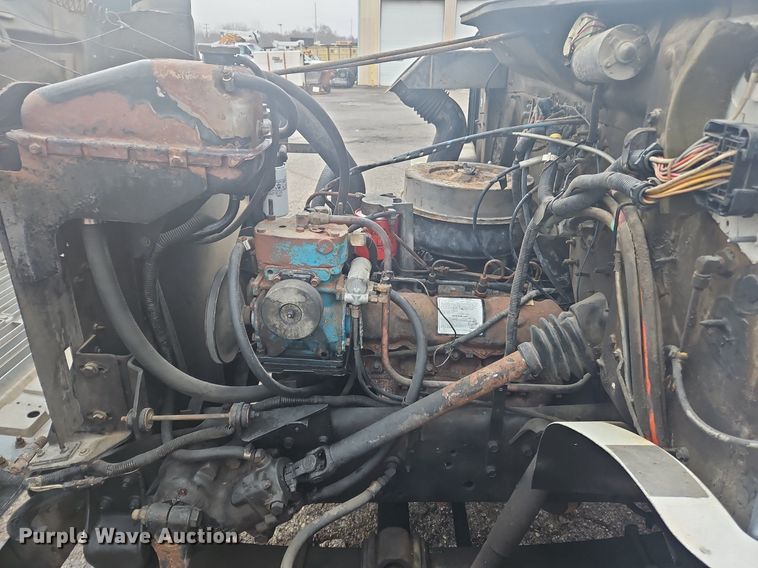 image for item OK9840 1993 International  4600 dump truck