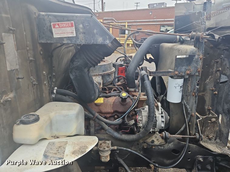 image for item OK9840 1993 International  4600 dump truck