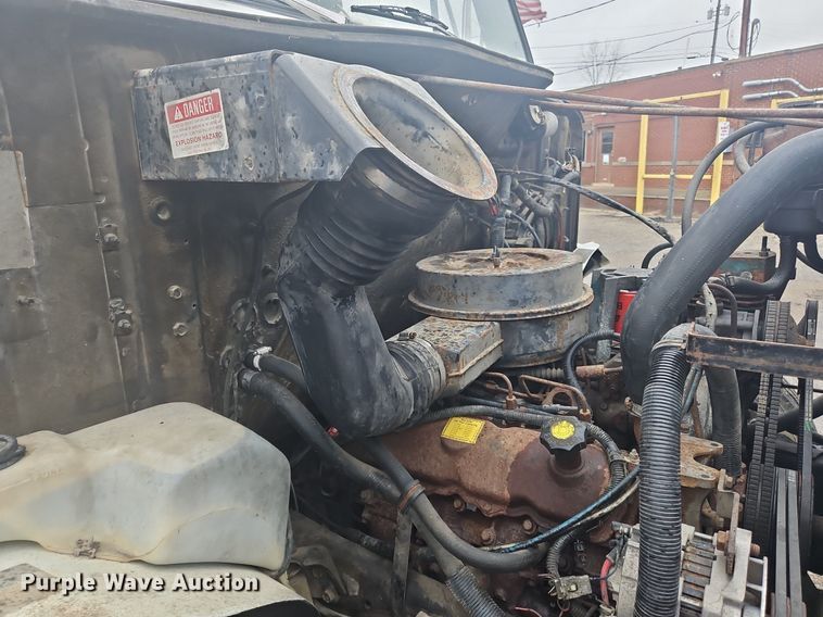 image for item OK9840 1993 International  4600 dump truck