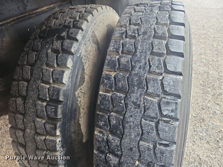 image for item OK9840 1993 International  4600 dump truck