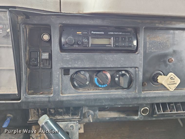 image for item OK9841 1996 International  4700 dump truck