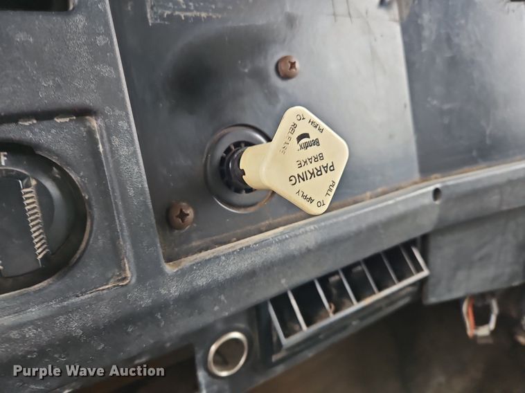 image for item OK9841 1996 International  4700 dump truck