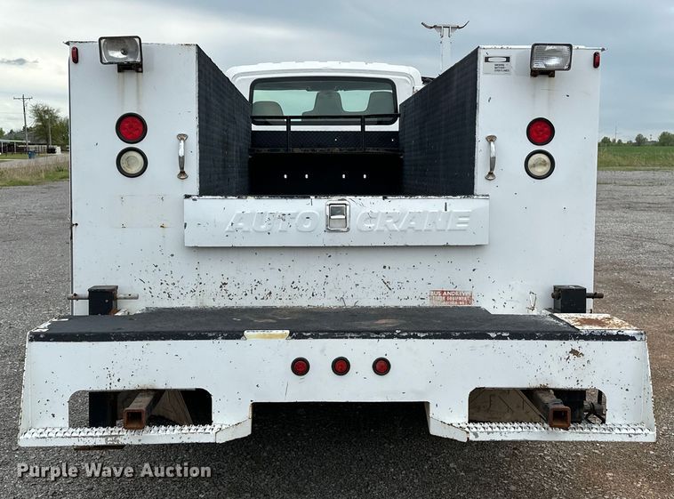 image for item OM9463 2002 International  4400 utility / service truck