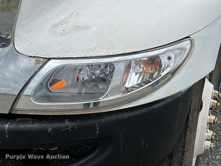 image for item OM9463 2002 International  4400 utility / service truck