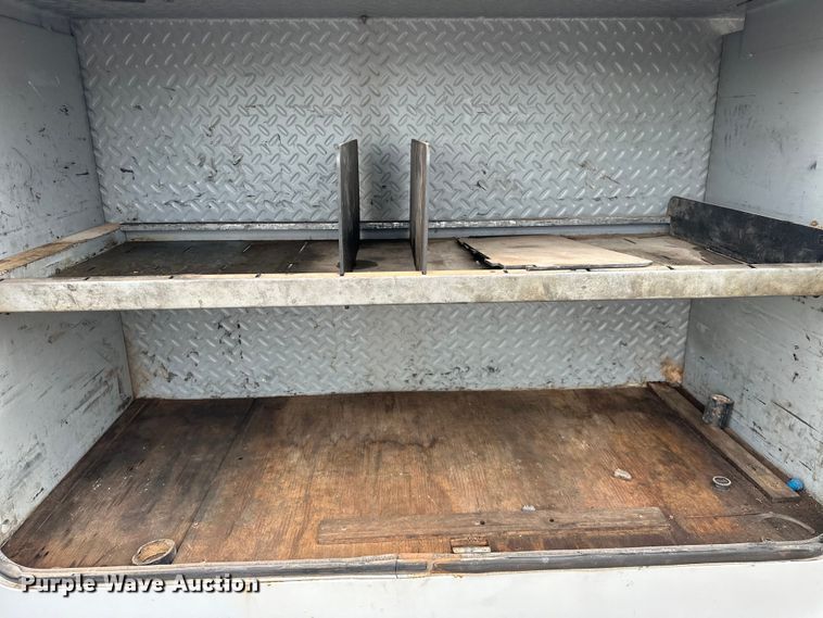 image for item OM9463 2002 International  4400 utility / service truck