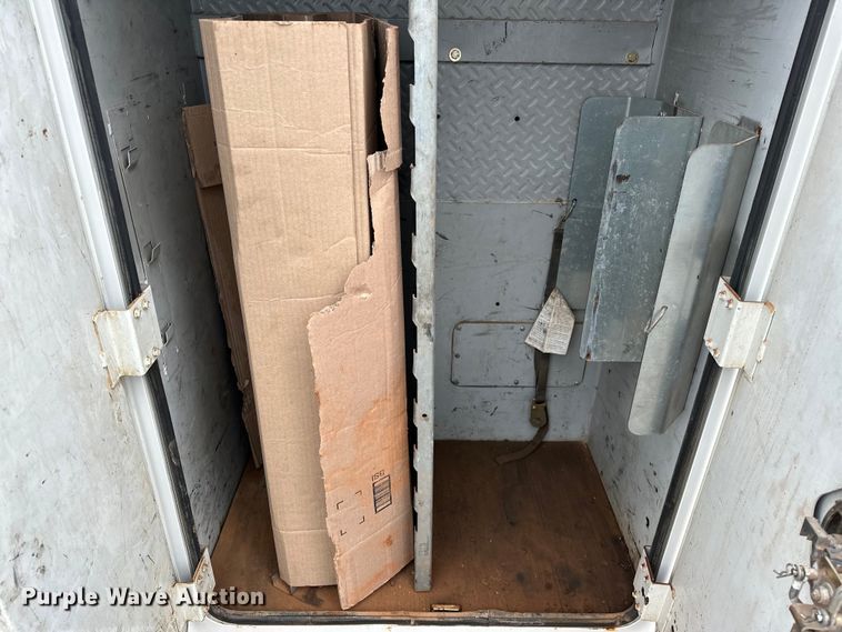 image for item OM9463 2002 International  4400 utility / service truck