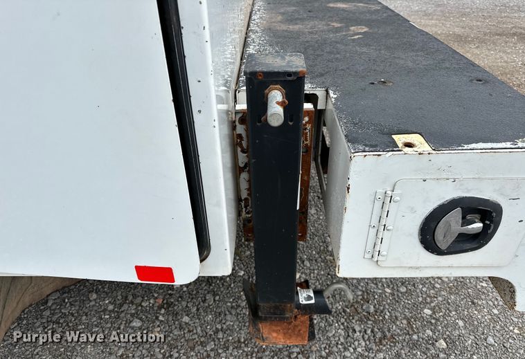 image for item OM9463 2002 International  4400 utility / service truck