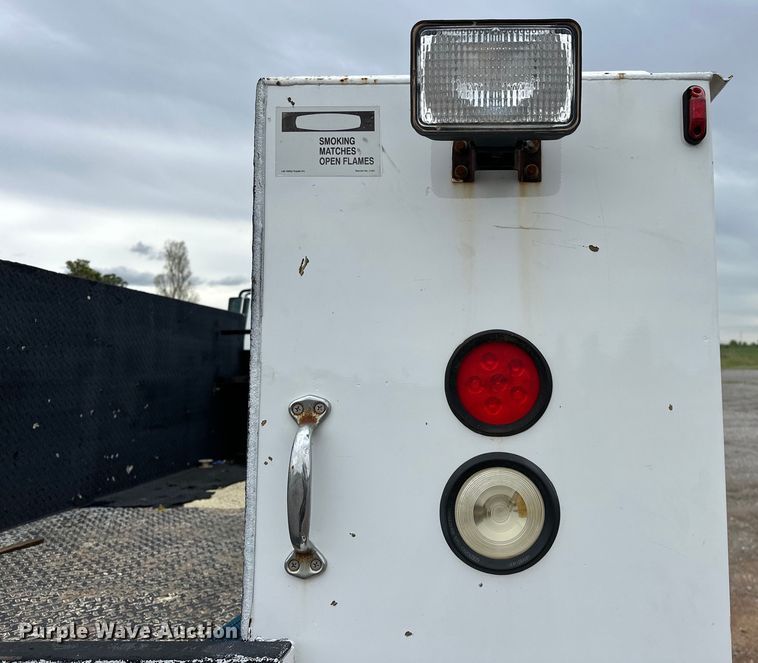 image for item OM9463 2002 International  4400 utility / service truck