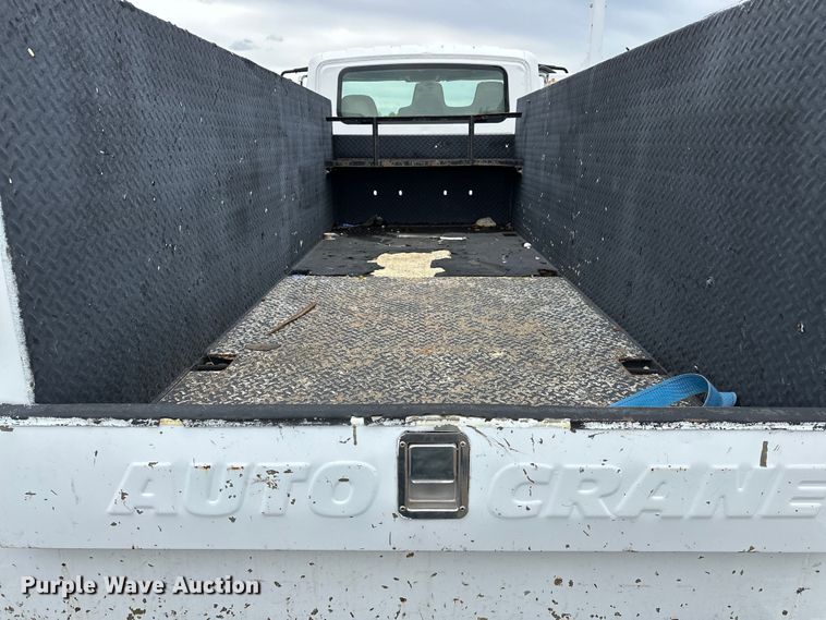 image for item OM9463 2002 International  4400 utility / service truck