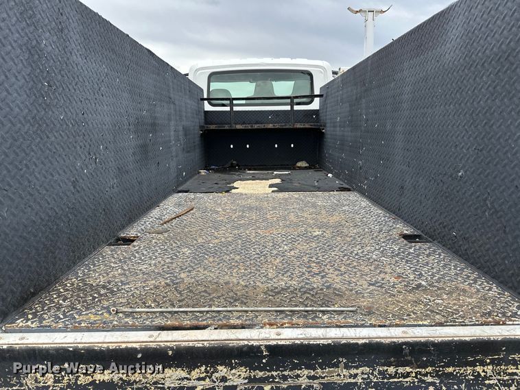 image for item OM9463 2002 International  4400 utility / service truck