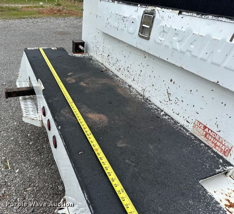 image for item OM9463 2002 International  4400 utility / service truck