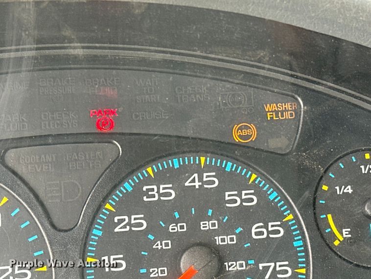 image for item OM9463 2002 International  4400 utility / service truck