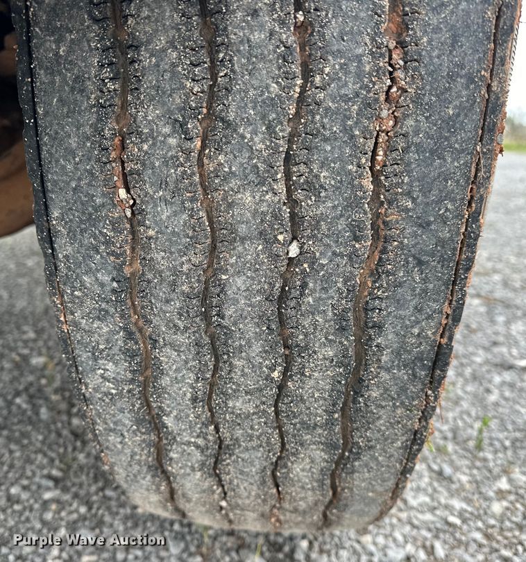 image for item OM9463 2002 International  4400 utility / service truck