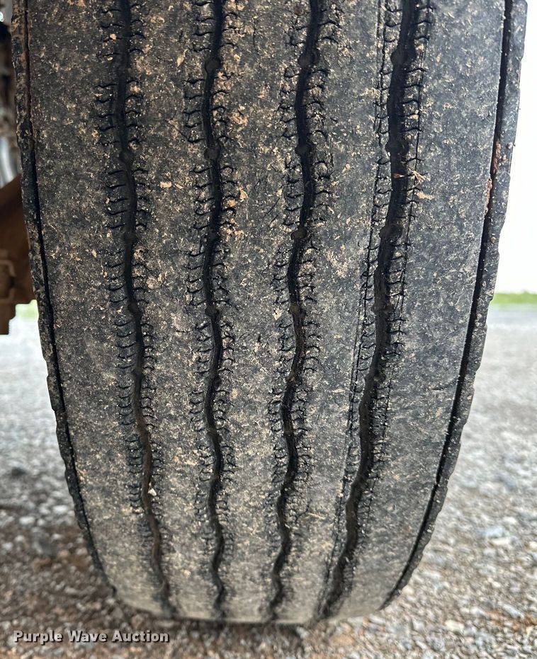 image for item OM9463 2002 International  4400 utility / service truck