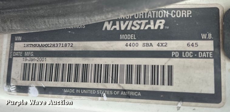 image for item OM9463 2002 International  4400 utility / service truck