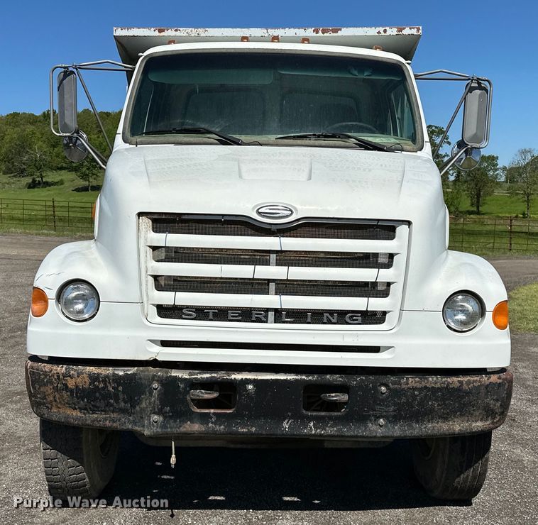 image for item OM9469 2001 Sterling  LT7500 dump truck