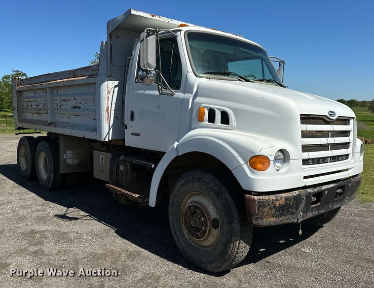 image for item OM9469 2001 Sterling  LT7500 dump truck