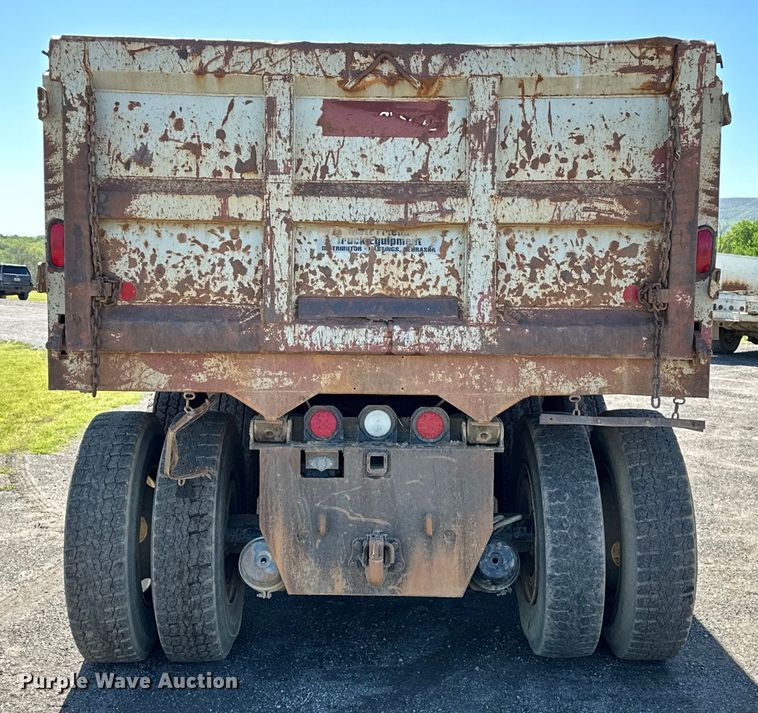 image for item OM9469 2001 Sterling  LT7500 dump truck
