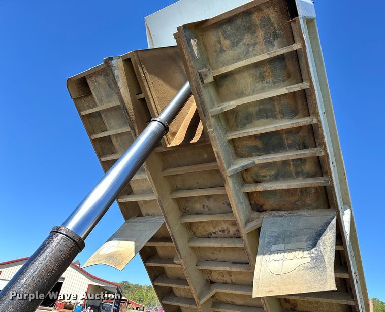 image for item OM9469 2001 Sterling  LT7500 dump truck