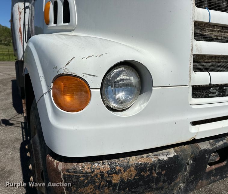 image for item OM9469 2001 Sterling  LT7500 dump truck