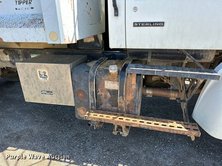 image for item OM9469 2001 Sterling  LT7500 dump truck
