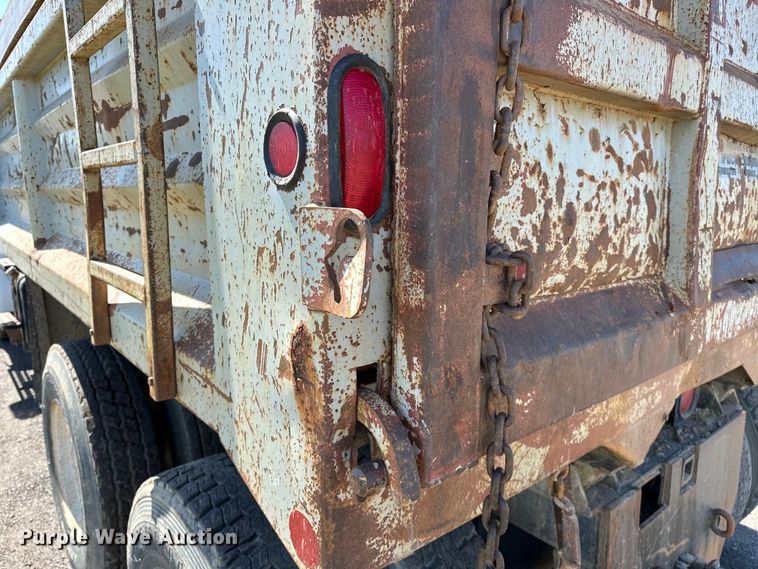 image for item OM9469 2001 Sterling  LT7500 dump truck