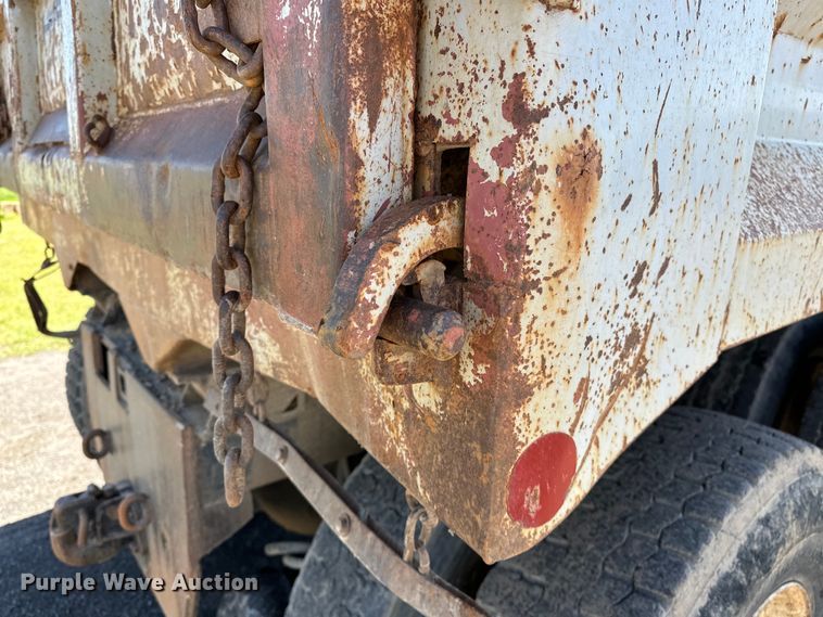 image for item OM9469 2001 Sterling  LT7500 dump truck