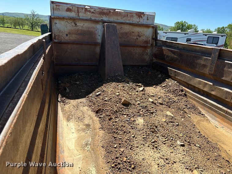 image for item OM9469 2001 Sterling  LT7500 dump truck