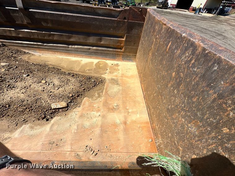 image for item OM9469 2001 Sterling  LT7500 dump truck