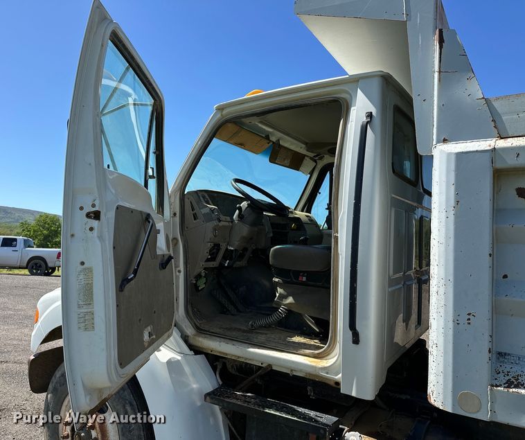 image for item OM9469 2001 Sterling  LT7500 dump truck