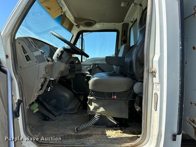 image for item OM9469 2001 Sterling  LT7500 dump truck