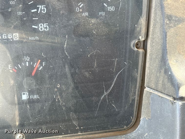 image for item OM9469 2001 Sterling  LT7500 dump truck