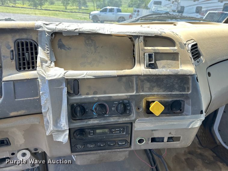 image for item OM9469 2001 Sterling  LT7500 dump truck