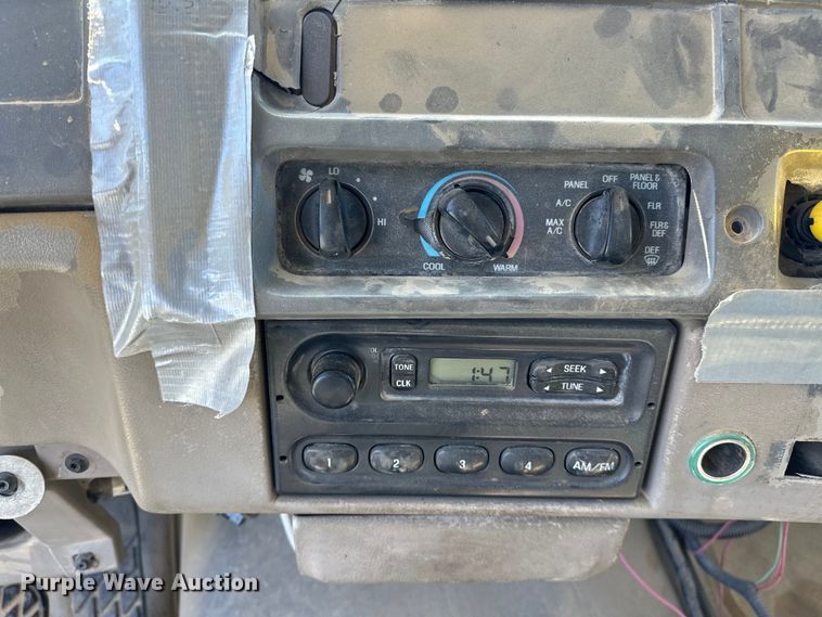 image for item OM9469 2001 Sterling  LT7500 dump truck