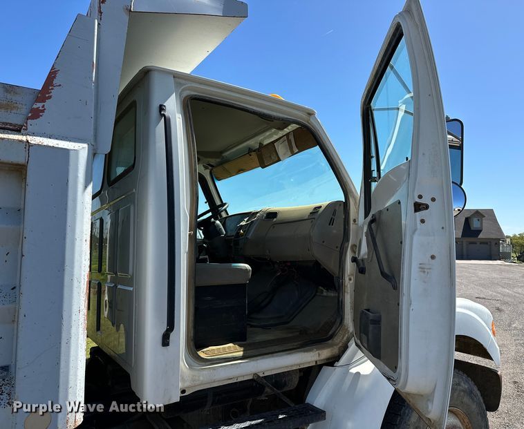 image for item OM9469 2001 Sterling  LT7500 dump truck