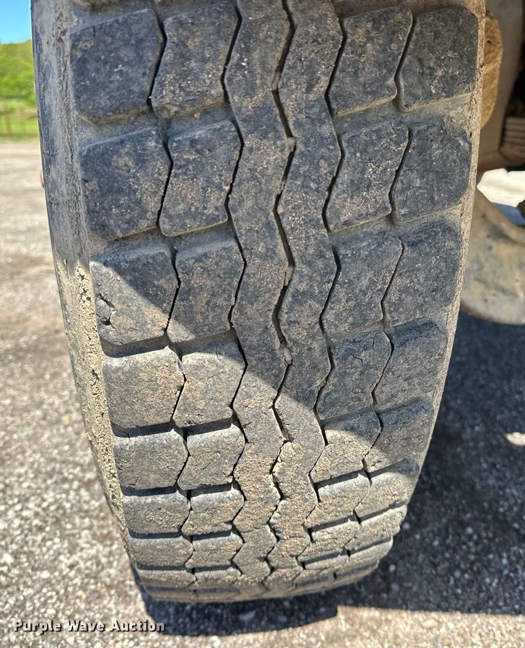 image for item OM9469 2001 Sterling  LT7500 dump truck