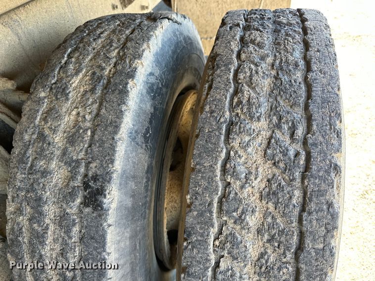 image for item OM9469 2001 Sterling  LT7500 dump truck