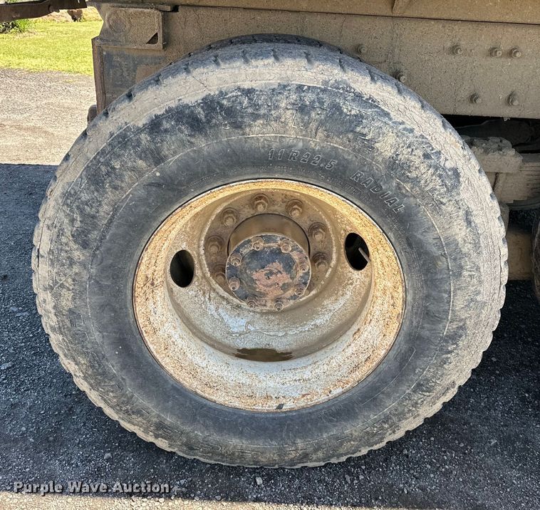 image for item OM9469 2001 Sterling  LT7500 dump truck