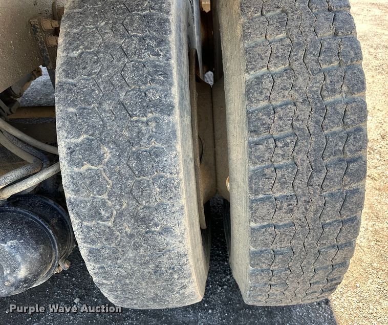 image for item OM9469 2001 Sterling  LT7500 dump truck