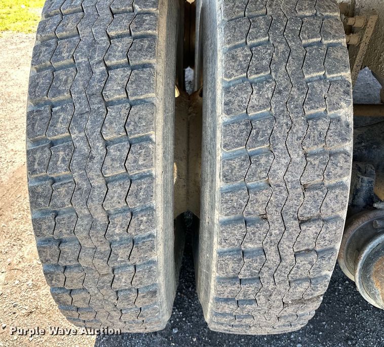 image for item OM9469 2001 Sterling  LT7500 dump truck