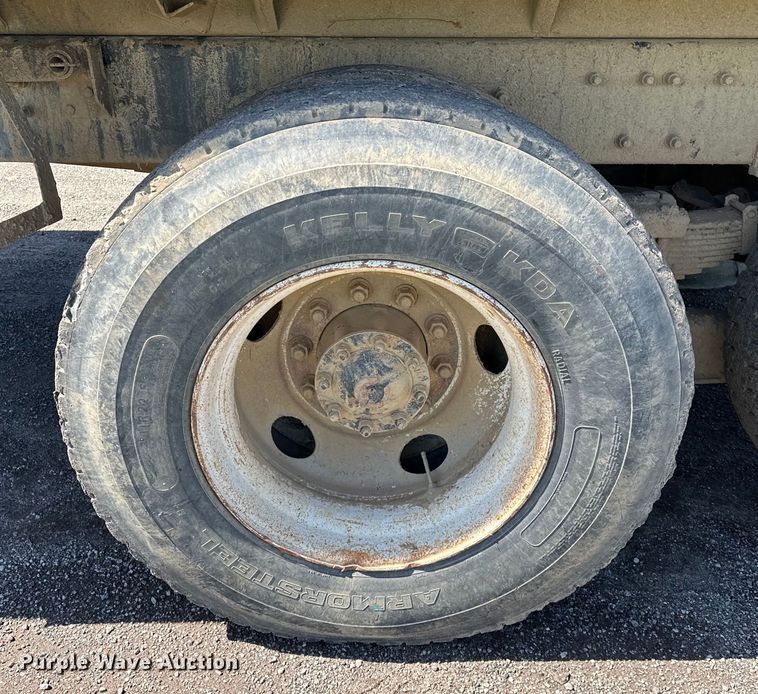 image for item OM9469 2001 Sterling  LT7500 dump truck