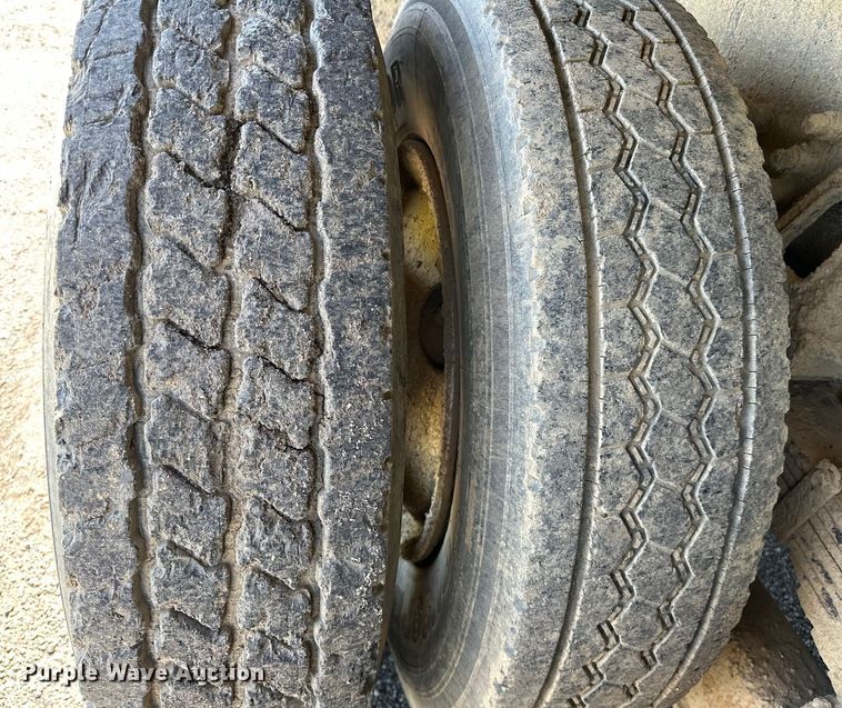 image for item OM9469 2001 Sterling  LT7500 dump truck