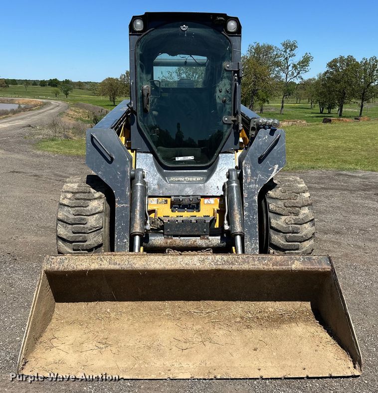 image for item OM9470 2015 John Deere  332E skid steer loader