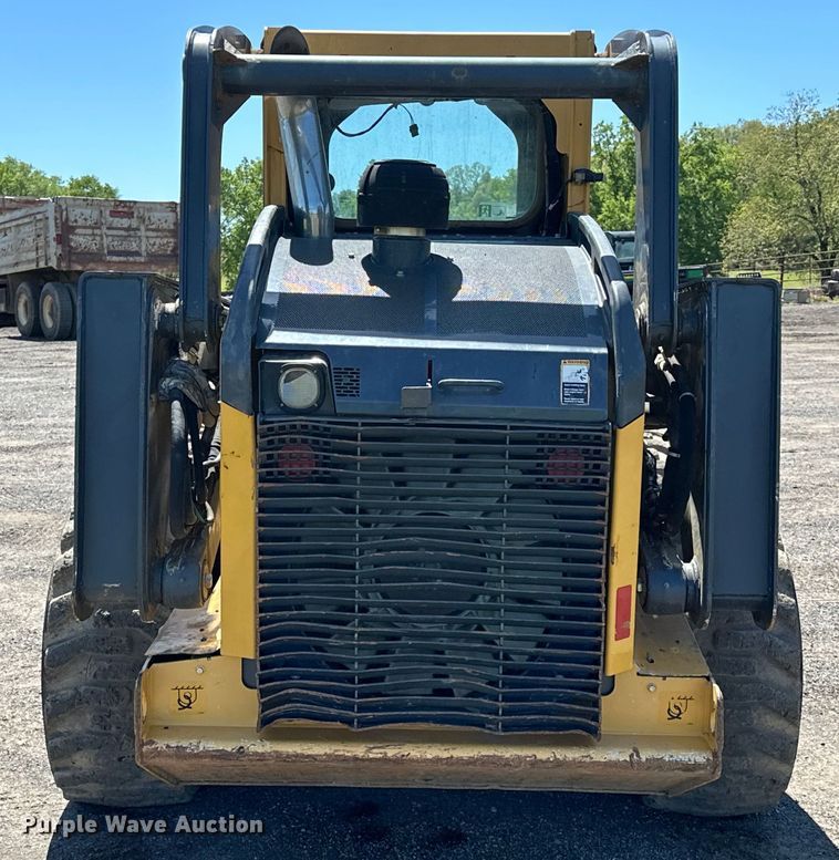 image for item OM9470 2015 John Deere  332E skid steer loader