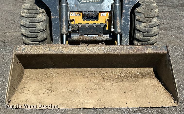 image for item OM9470 2015 John Deere  332E skid steer loader