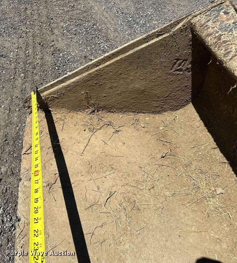 image for item OM9470 2015 John Deere  332E skid steer loader