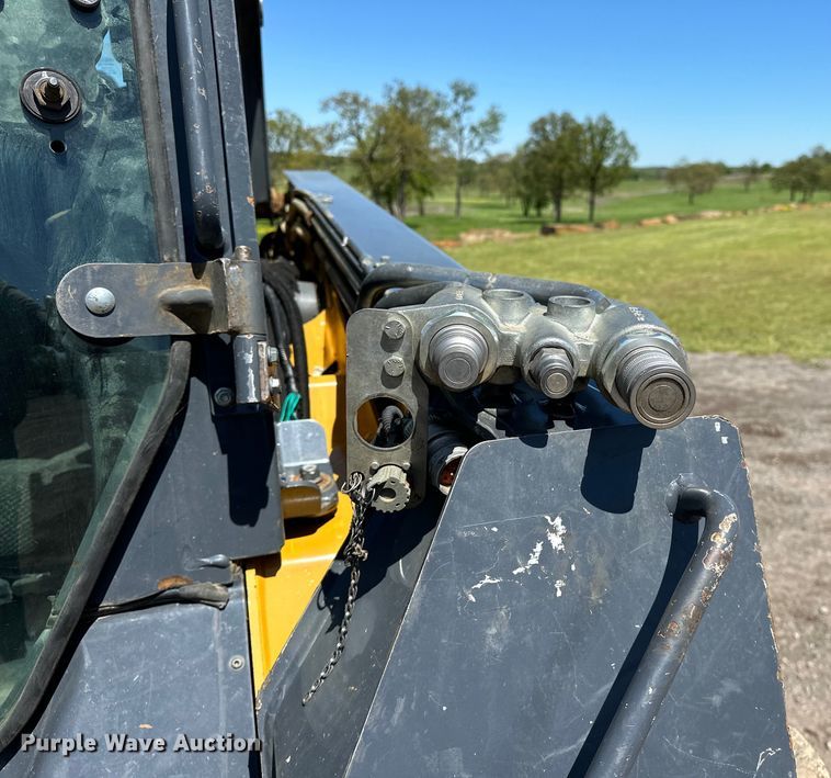 image for item OM9470 2015 John Deere  332E skid steer loader