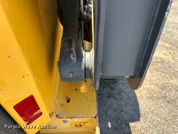 image for item OM9470 2015 John Deere  332E skid steer loader