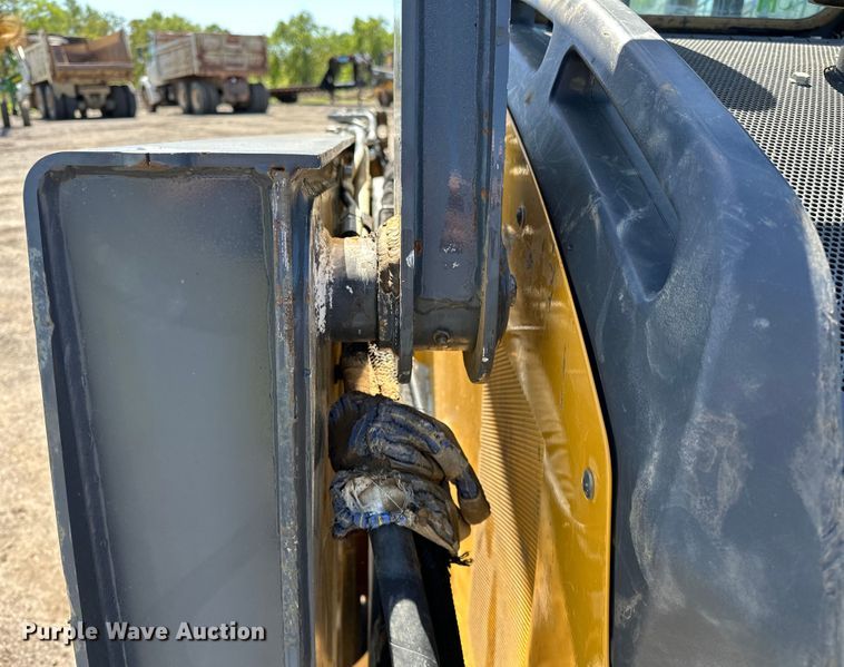 image for item OM9470 2015 John Deere  332E skid steer loader